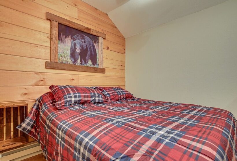 40 Acre, Off Grid Wakefield Retreat W/ Gas Grill!