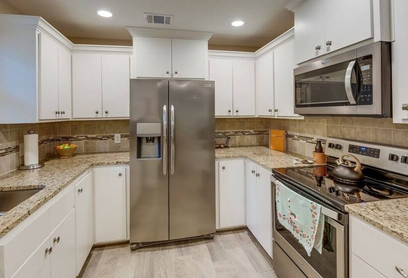 A Frame Cottage W/ Deck ~ 5 Mi To Lake Bastrop!