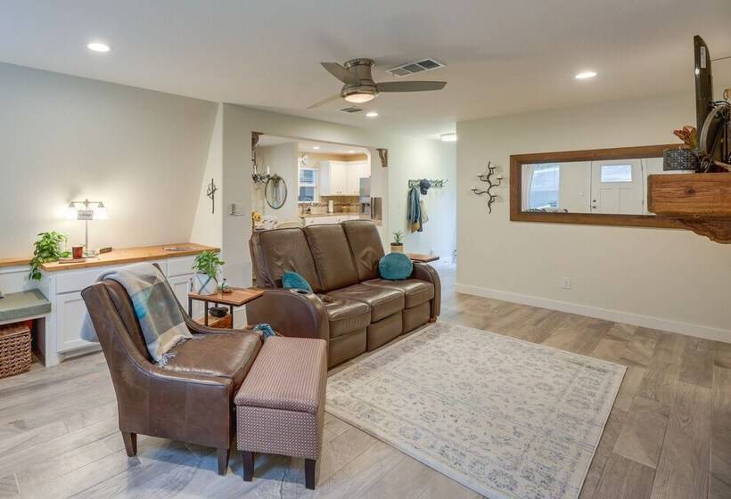 A Frame Cottage W/ Deck ~ 5 Mi To Lake Bastrop!