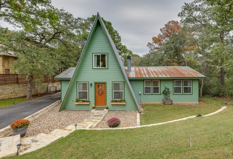 A Frame Cottage W/ Deck ~ 5 Mi To Lake Bastrop!