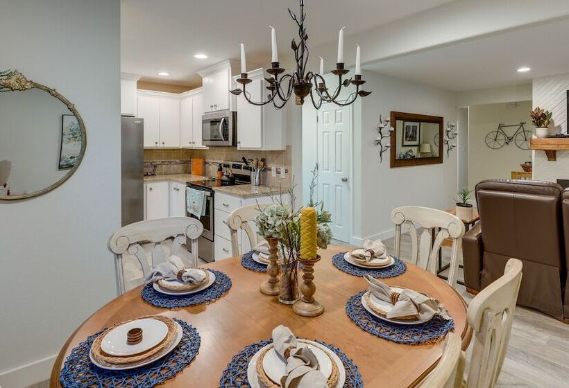 A Frame Cottage W/ Deck ~ 5 Mi To Lake Bastrop!