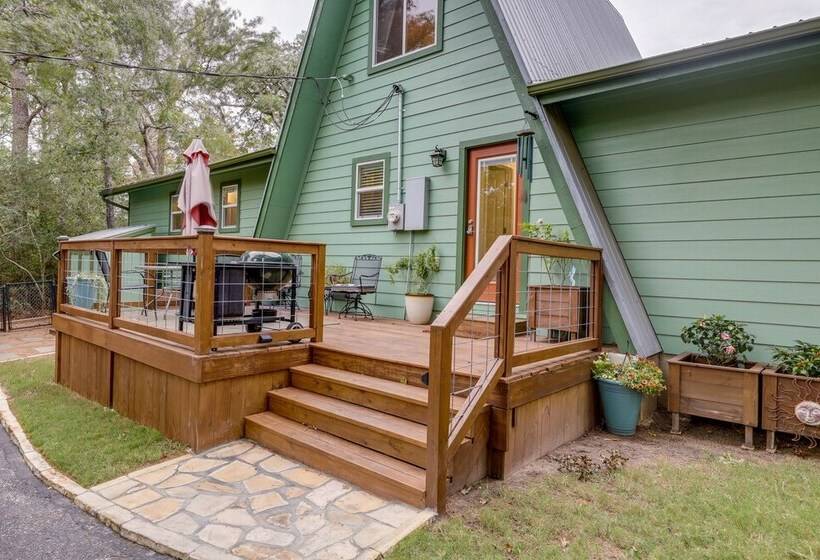A Frame Cottage W/ Deck ~ 5 Mi To Lake Bastrop!
