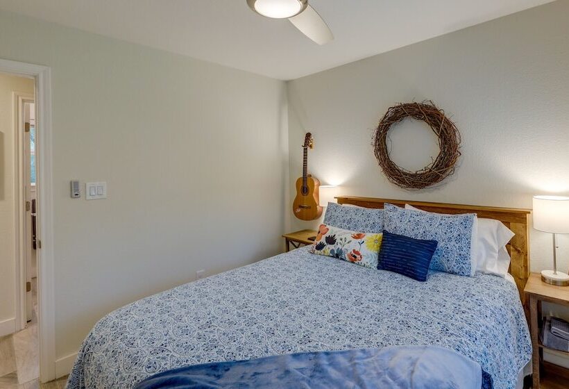 A Frame Cottage W/ Deck ~ 5 Mi To Lake Bastrop!