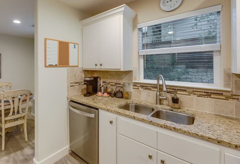 A Frame Cottage W/ Deck ~ 5 Mi To Lake Bastrop!