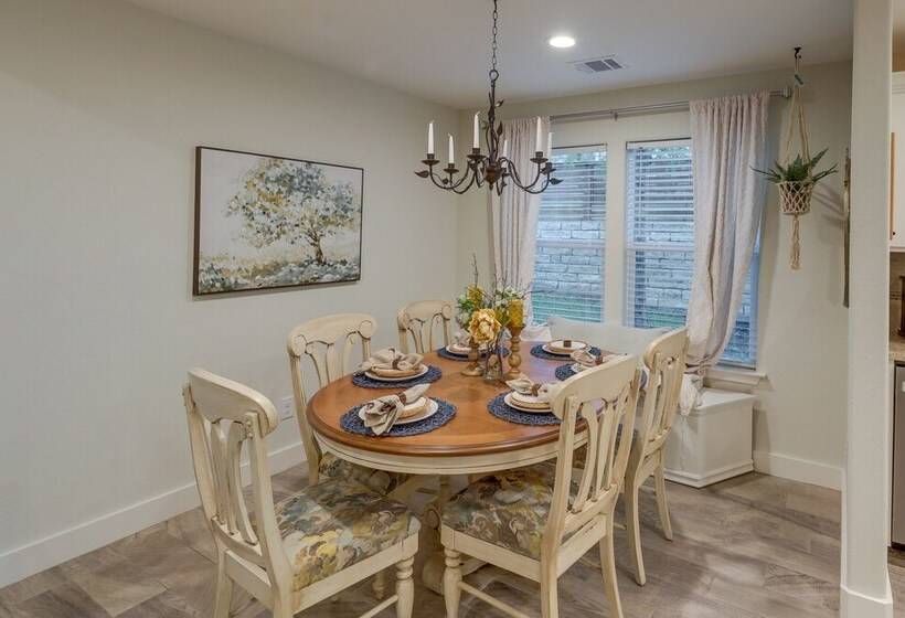 A Frame Cottage W/ Deck ~ 5 Mi To Lake Bastrop!