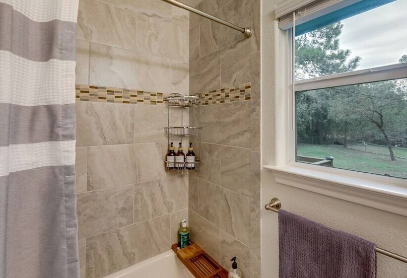 A Frame Cottage W/ Deck ~ 5 Mi To Lake Bastrop!