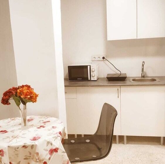 فندق صغير Hostal Estudios