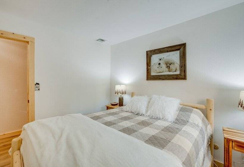 Arnold Cabin Near Calaveras Big Trees State Park!