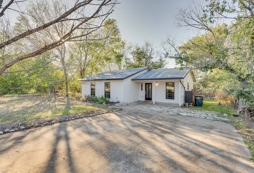 Austin Home W/ Community Pool: 3 Mi To Lake Travis