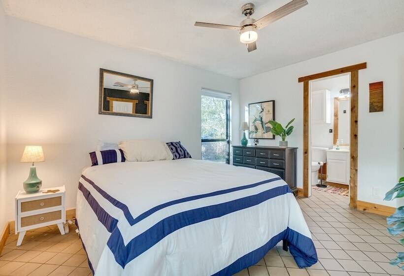 Austin Home W/ Community Pool: 3 Mi To Lake Travis