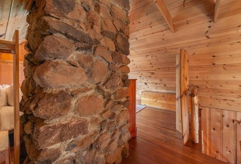 Authentic & Stylish Cabin In Lake Tahoe By Sierra Getaways