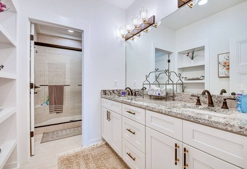 Beachfront Dadeville Family Escape On Lake Martin!