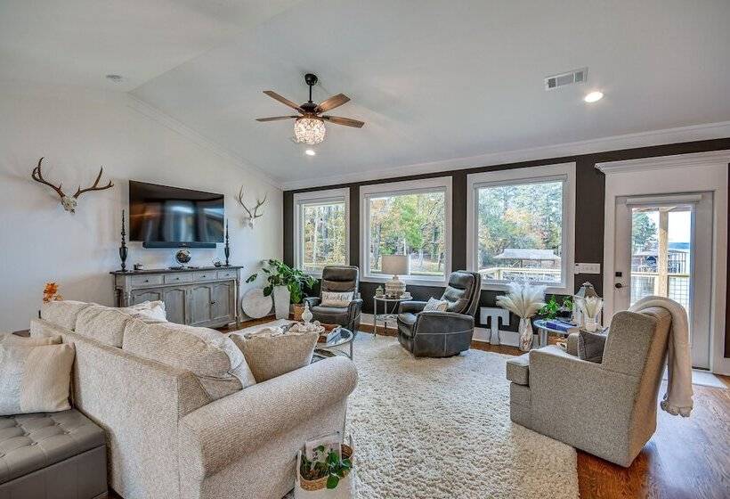 Beachfront Dadeville Family Escape On Lake Martin!