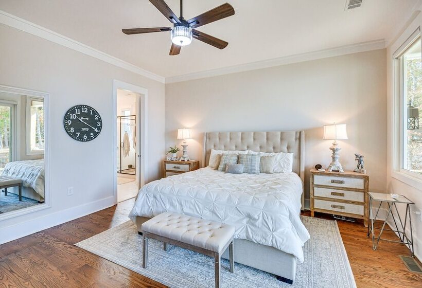 Beachfront Dadeville Family Escape On Lake Martin!