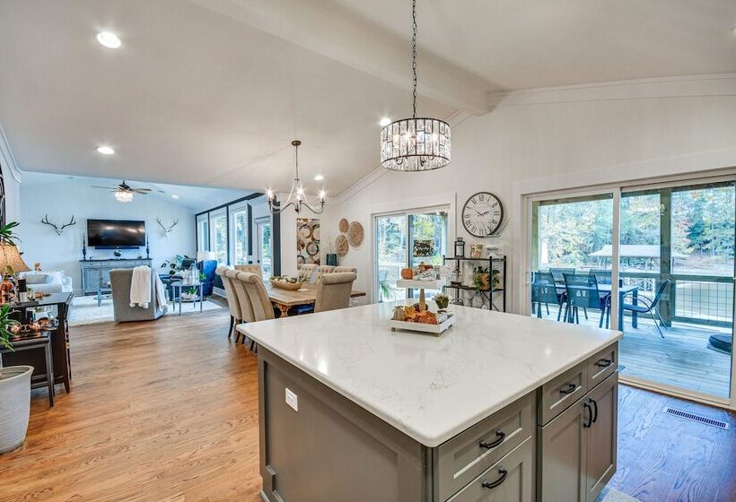 Beachfront Dadeville Family Escape On Lake Martin!