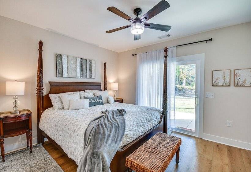 Beachfront Dadeville Family Escape On Lake Martin!