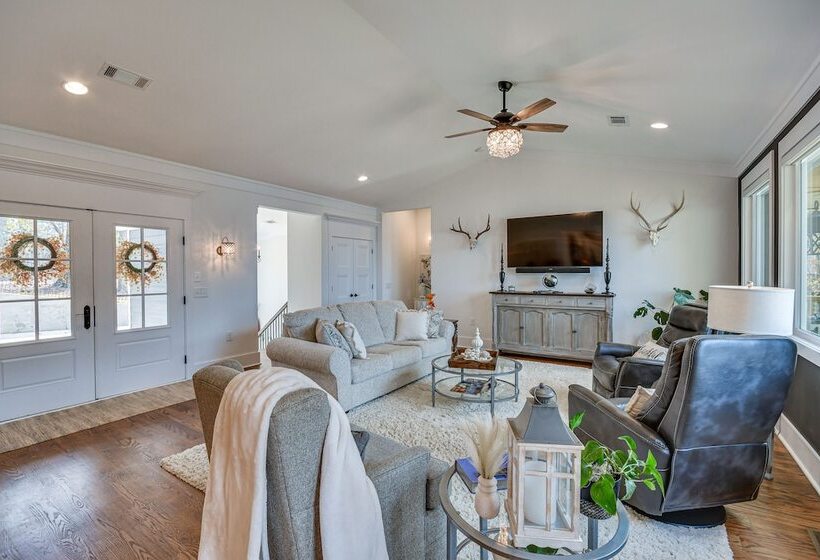 Beachfront Dadeville Family Escape On Lake Martin!