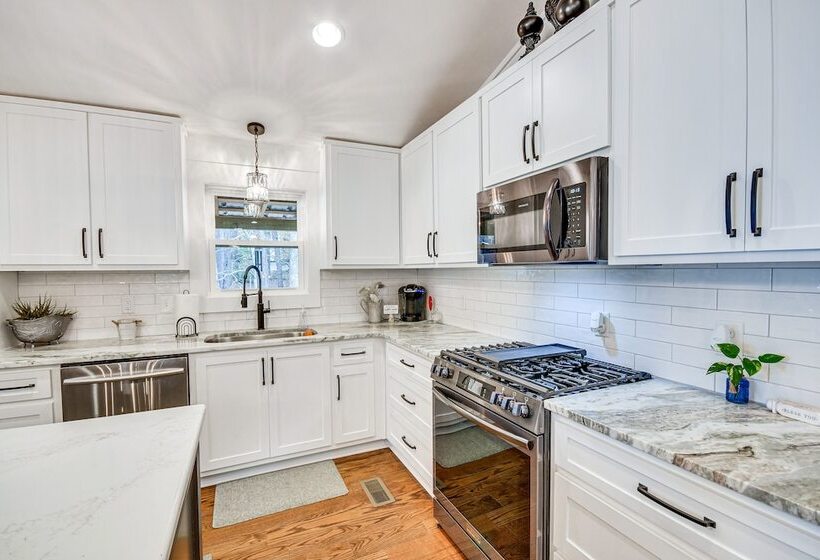 Beachfront Dadeville Family Escape On Lake Martin!