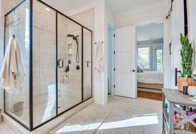 Beachfront Dadeville Family Escape On Lake Martin!