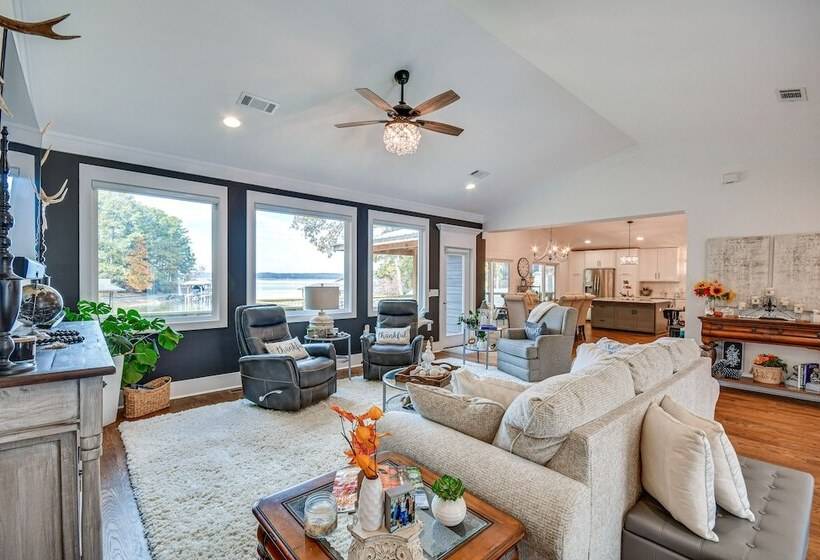 Beachfront Dadeville Family Escape On Lake Martin!