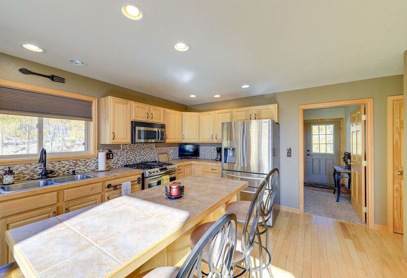 Beautiful Jefferson Cabin: Fire Pit, Grill, Views!