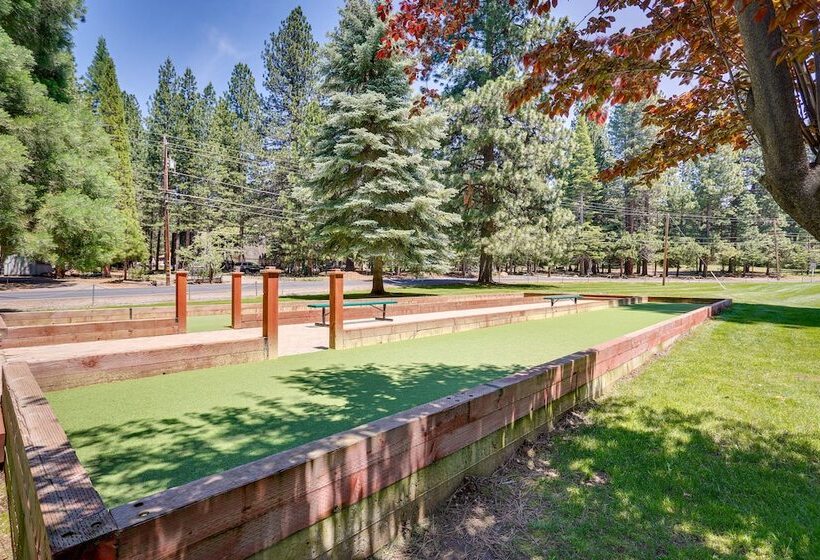 Lake Almanor Cabin W/ Deck & Beach Access