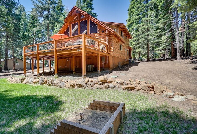 Lake Almanor Cabin W/ Deck & Beach Access