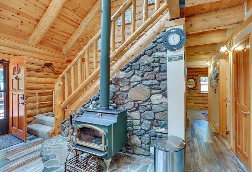 Lake Almanor Cabin W/ Deck & Beach Access