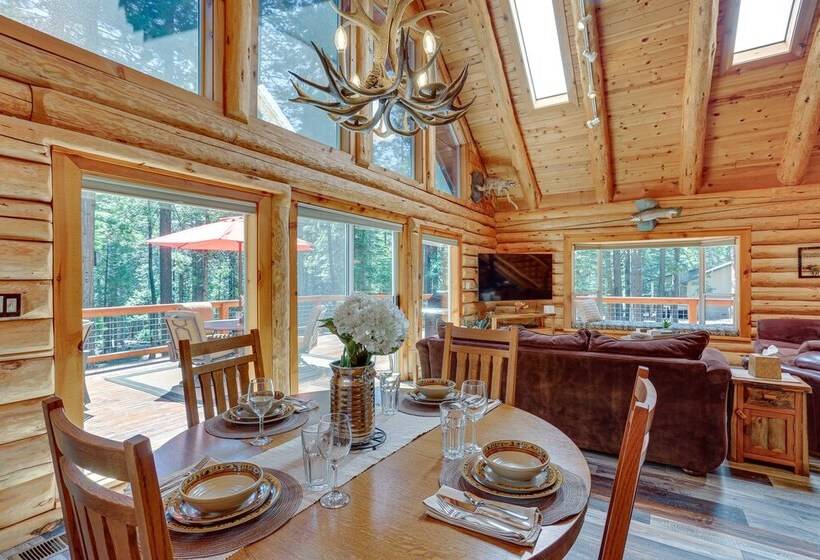 Lake Almanor Cabin W/ Deck & Beach Access