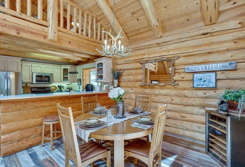 Lake Almanor Cabin W/ Deck & Beach Access