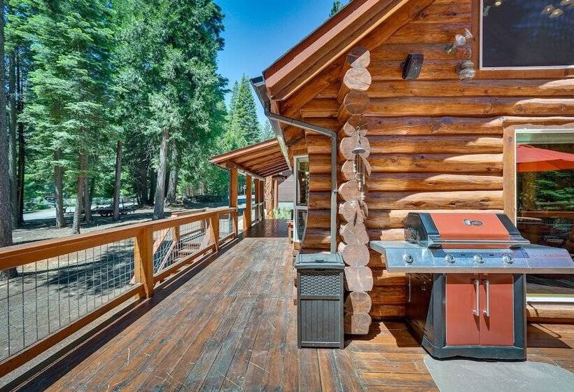 Lake Almanor Cabin W/ Deck & Beach Access