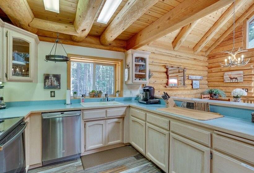 Lake Almanor Cabin W/ Deck & Beach Access