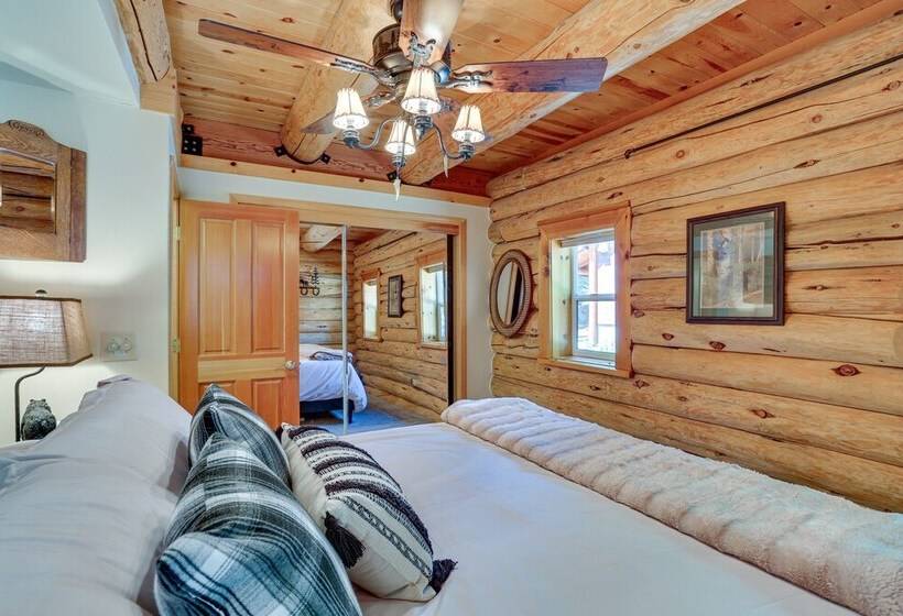 Lake Almanor Cabin W/ Deck & Beach Access