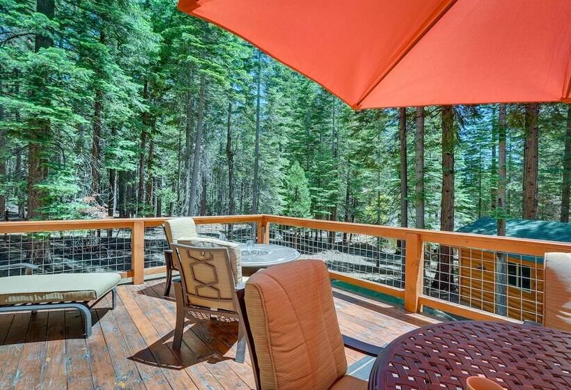 Lake Almanor Cabin W/ Deck & Beach Access