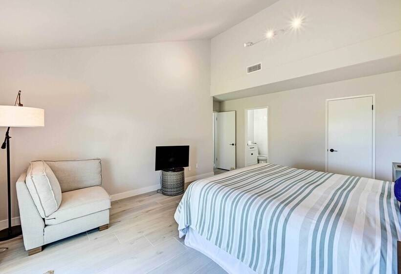 Lovely Solana Beach Home W/ Views: 2 Mi To Ocean!