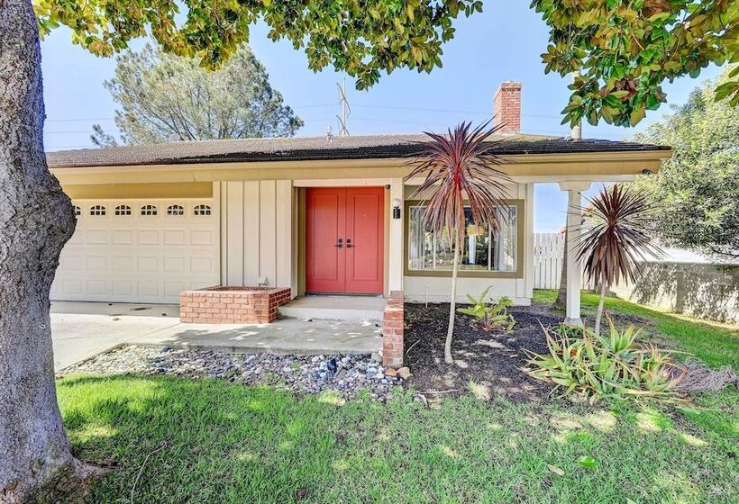 Lovely Solana Beach Home W/ Views: 2 Mi To Ocean!