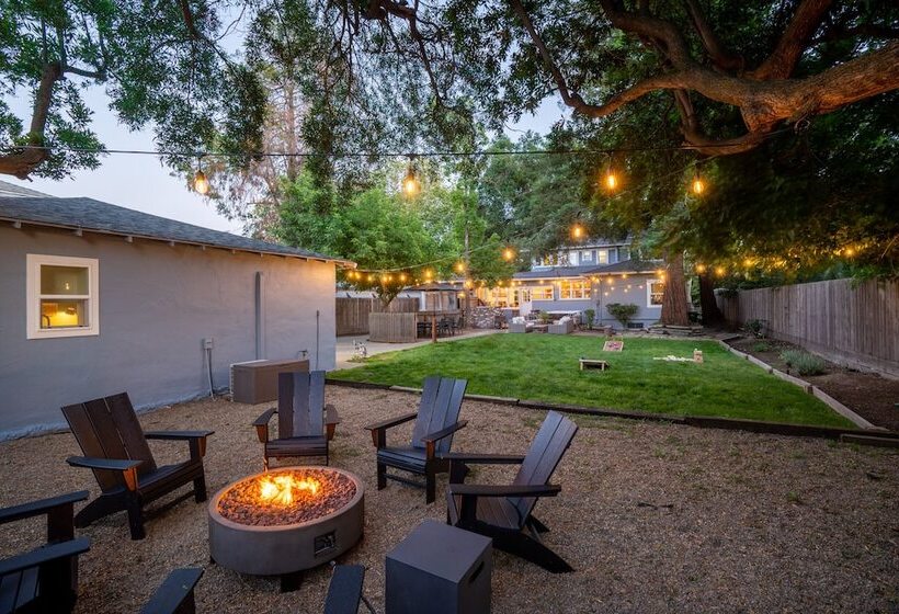 צימר Grape Escape Inn & Suites