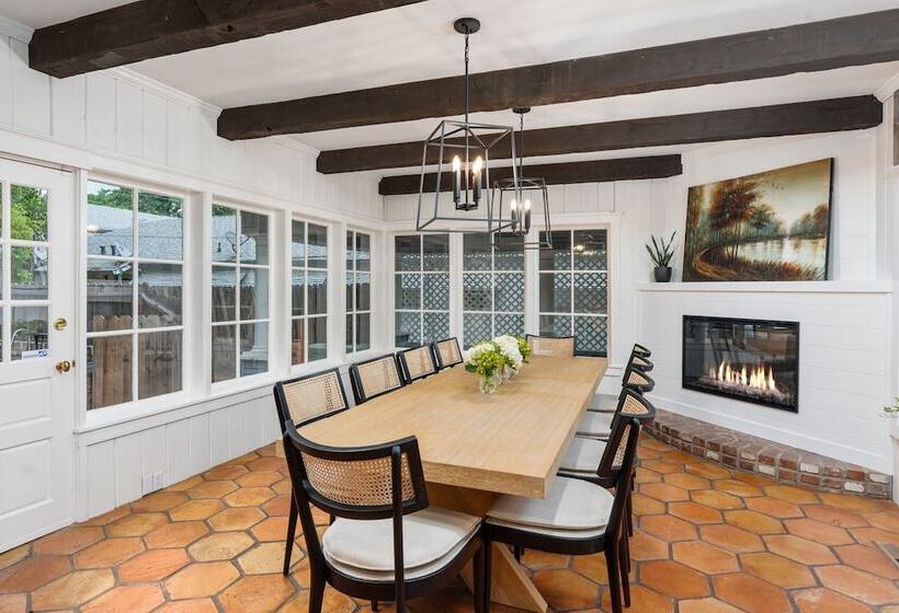 צימר Grape Escape Inn & Suites