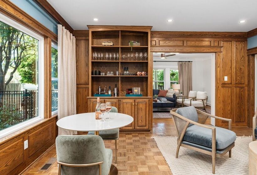 צימר Grape Escape Inn & Suites