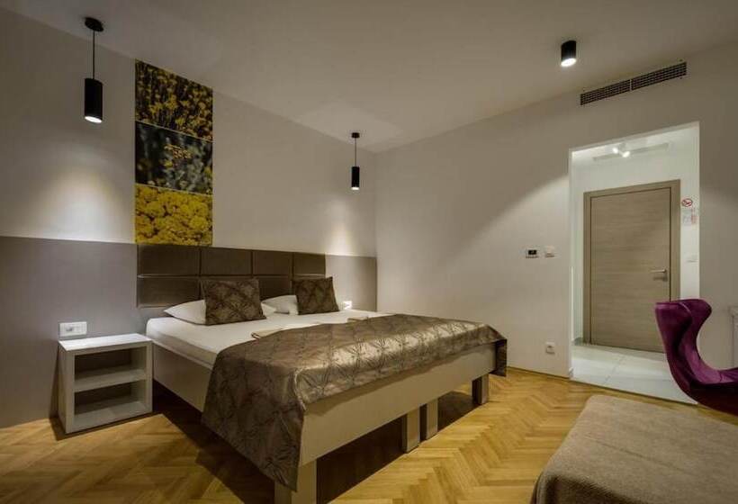 민박 Rogač Rooms & Restaurant