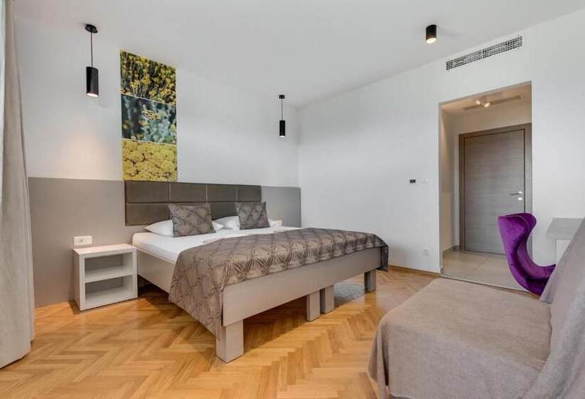 민박 Rogač Rooms & Restaurant