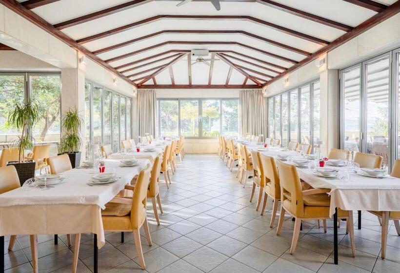 민박 Rogač Rooms & Restaurant