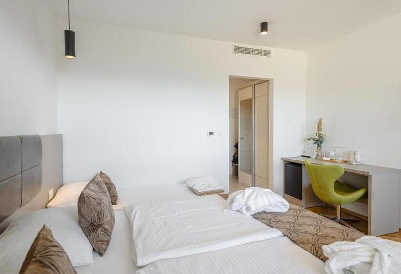 민박 Rogač Rooms & Restaurant