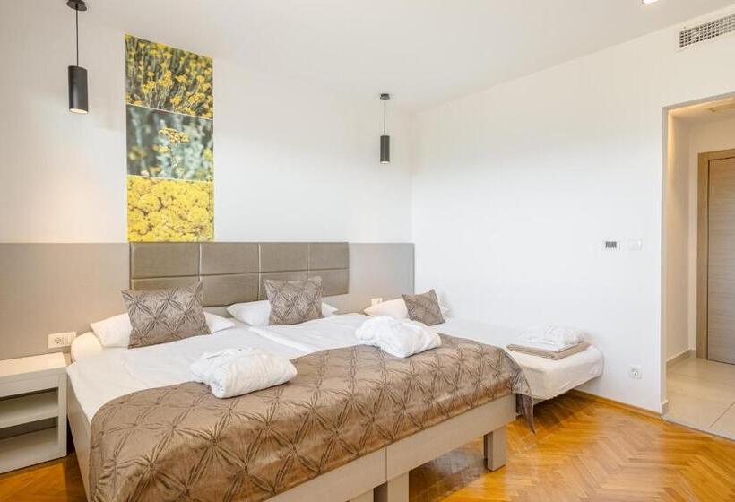 민박 Rogač Rooms & Restaurant