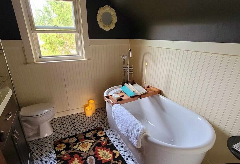 The Pause Bed & Breakfast