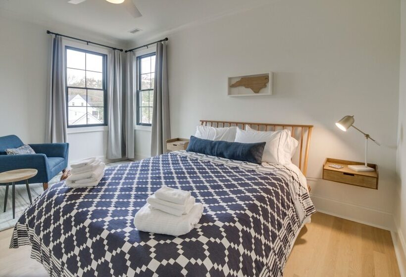 Belmont Vacation Home W/ Fire Pit: Walk Downtown!