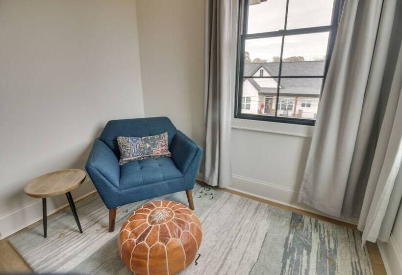 Belmont Vacation Home W/ Fire Pit: Walk Downtown!