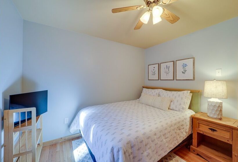 Blowing Rock Escape W/ Covered Deck & Fire Pit