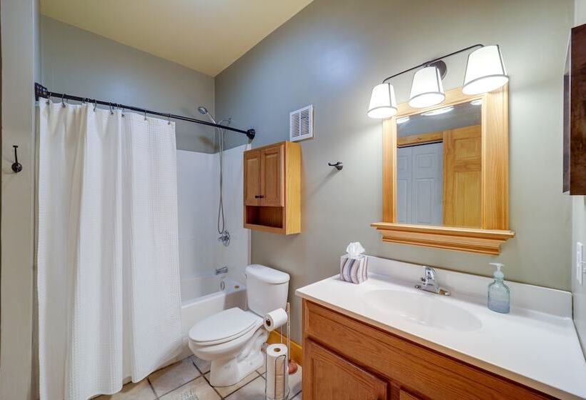 Blowing Rock Escape W/ Covered Deck & Fire Pit