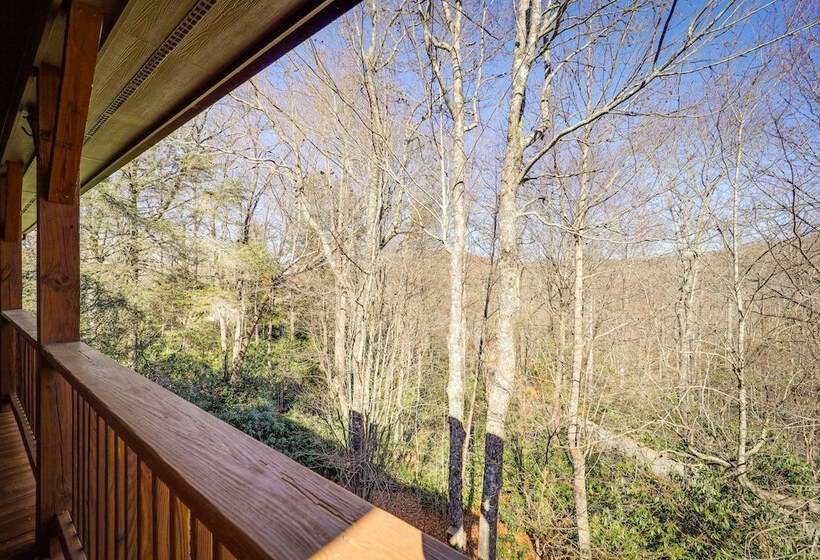 Blowing Rock Escape W/ Covered Deck & Fire Pit